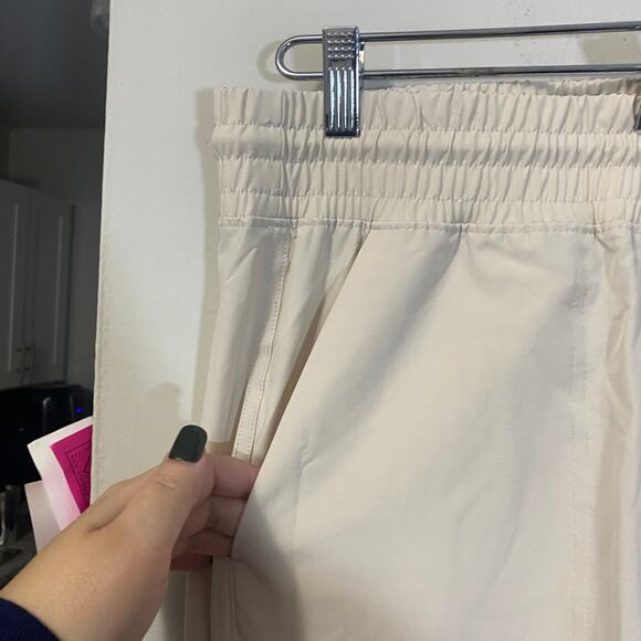 Old Navy NWT High-Waisted StretchTech Cargo Joggers Wish Bone Cream Off White 4X - Picture 5 of 13